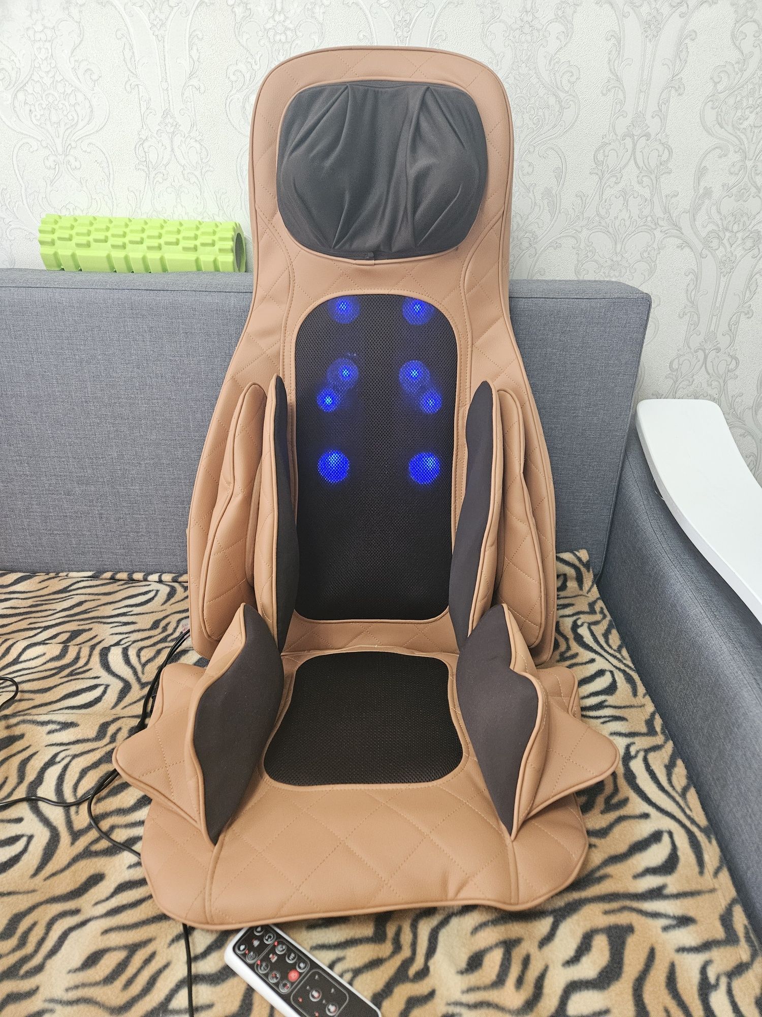 Продается почти новый массажер