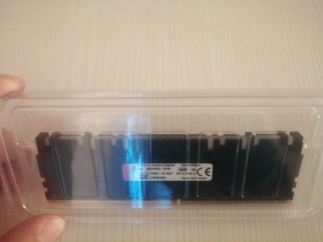Продам срочно ОЗУ Kingston HyperX Predator RGB DDR4 8GB 3200