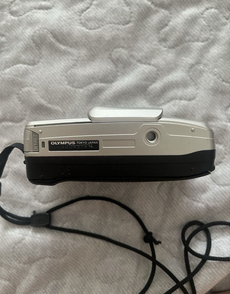 Продаю плёночный фотоаппарат Olympus Superzoom 80G