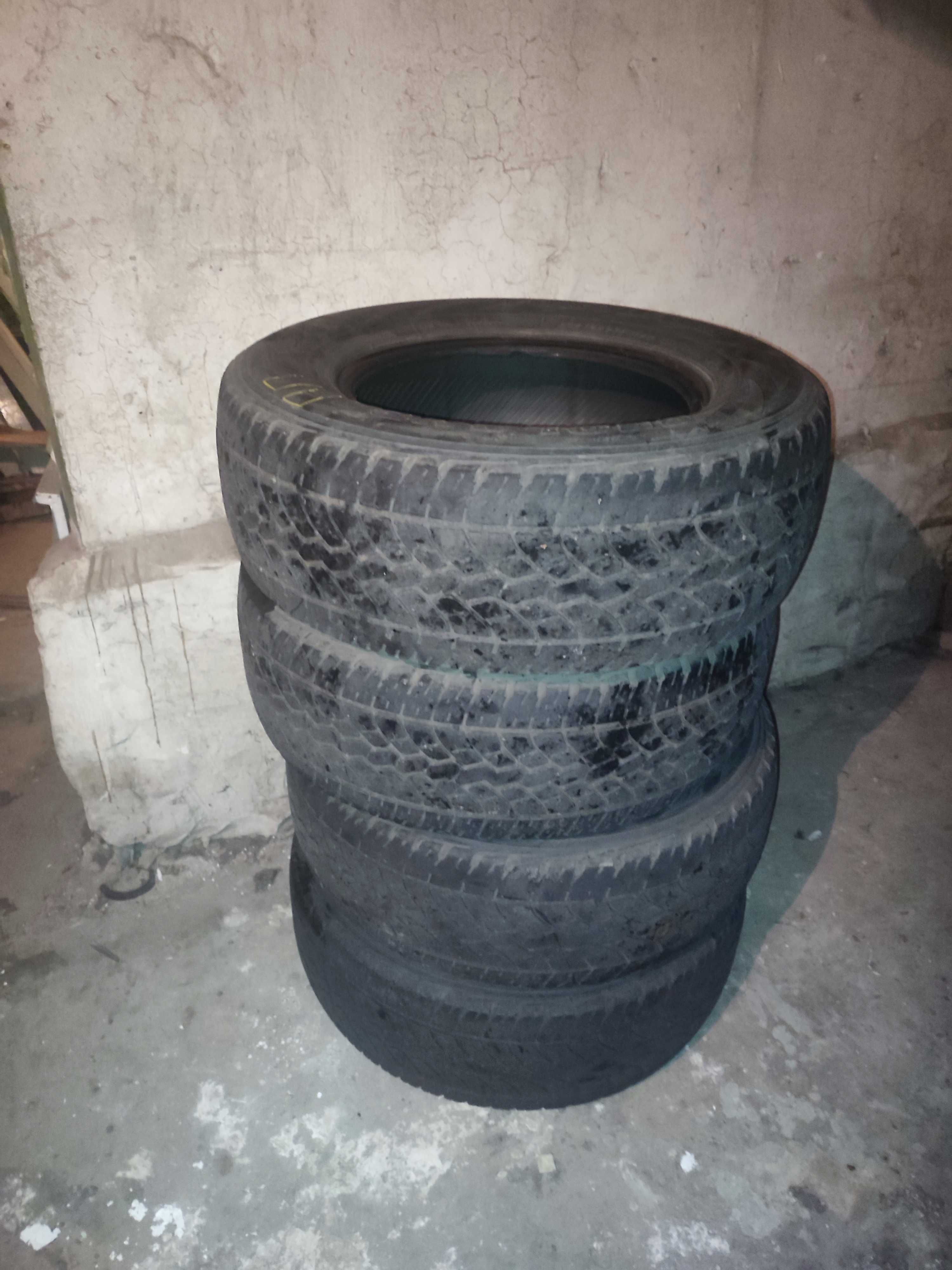 Продаю комплект Шины 275/65/17