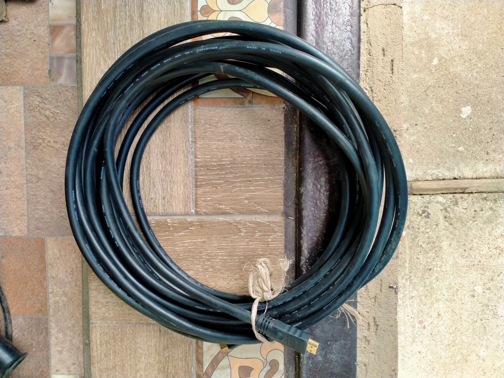 Продам шнур HDMI длина 10 м.
