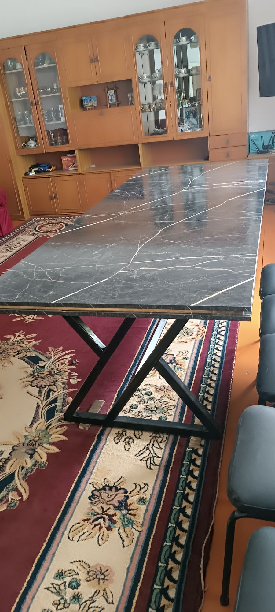 Продам мебель стол  гостиную