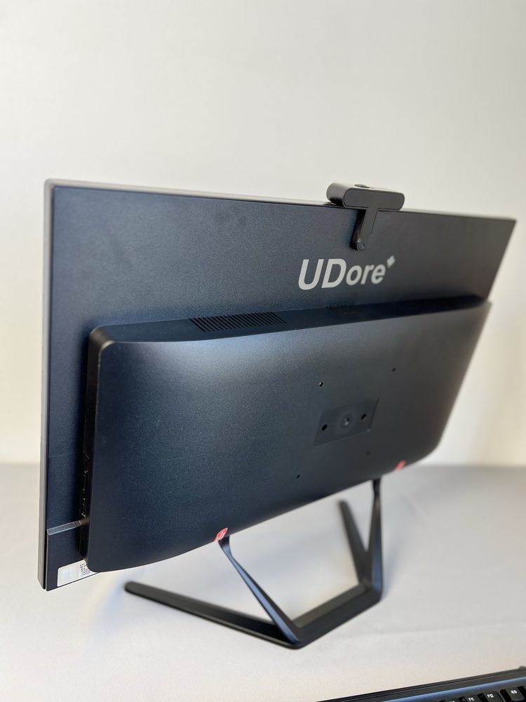 Моноблок UDORE 23-дюймовый в отличном! Intel CORE-i3-6100