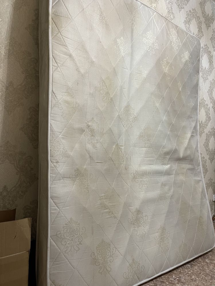 Продам матрац б/у в хорошем состоянии. Пригодный к использованию.
