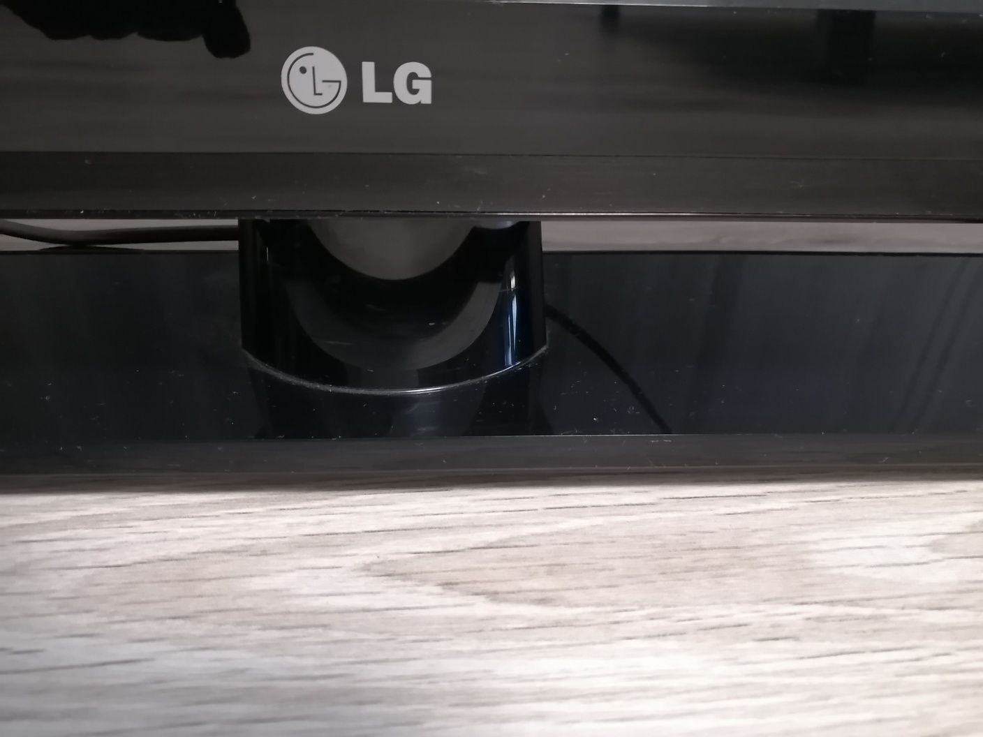 Телевизор цветного изображения LG