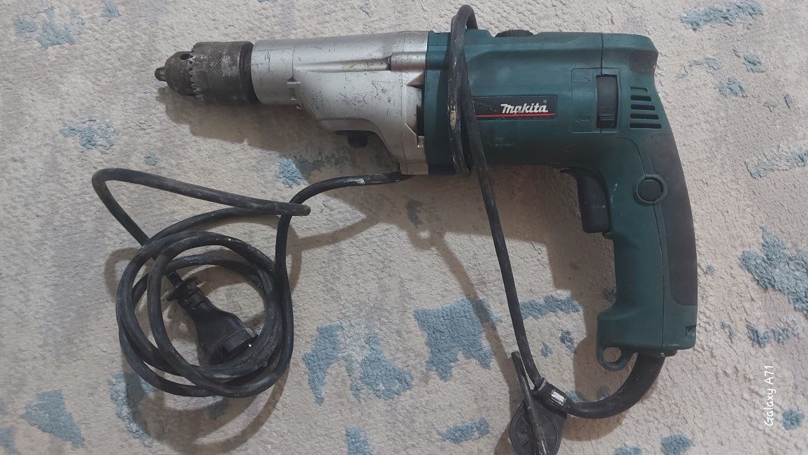 Дрель Makita HP2070