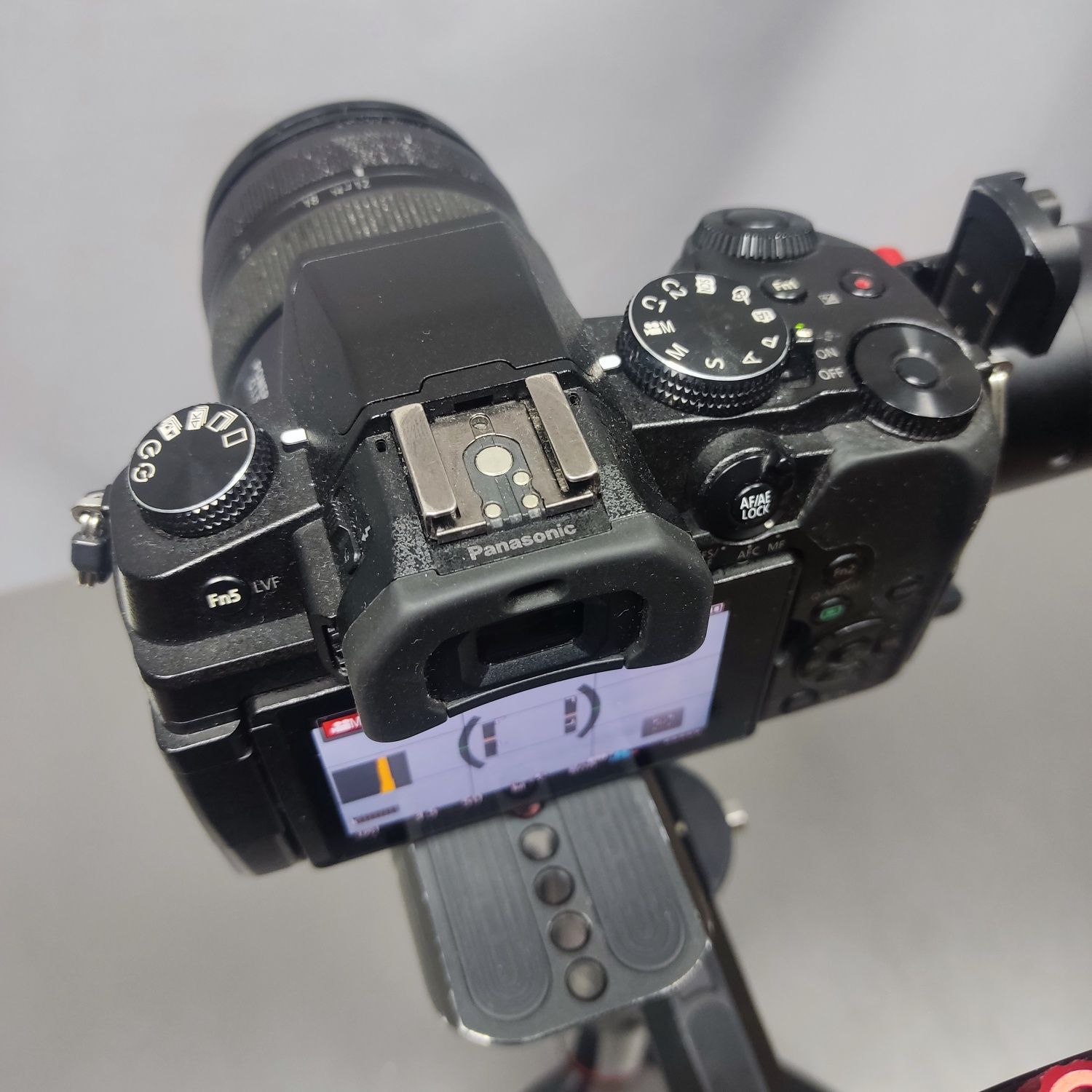 Panasonic Lumix DMC-G80 с объективом Lumix 12-35мм f2,8