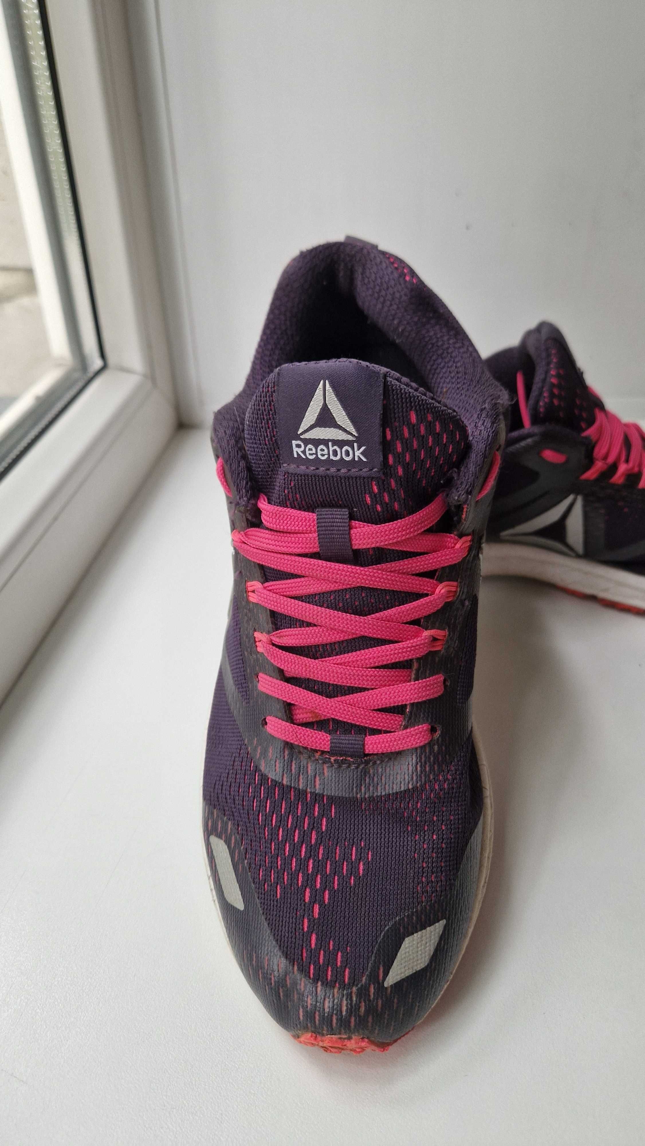 Продам кроссовки Reebok подойдут как мужчинам так и женщинам