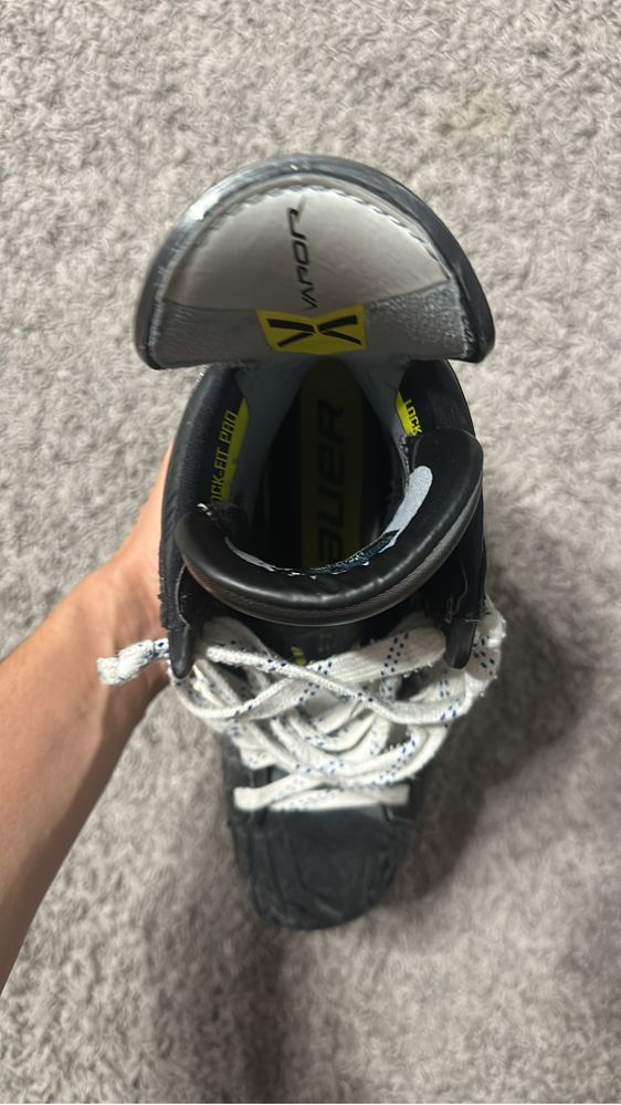 Коньки Bauer HyperLite 2