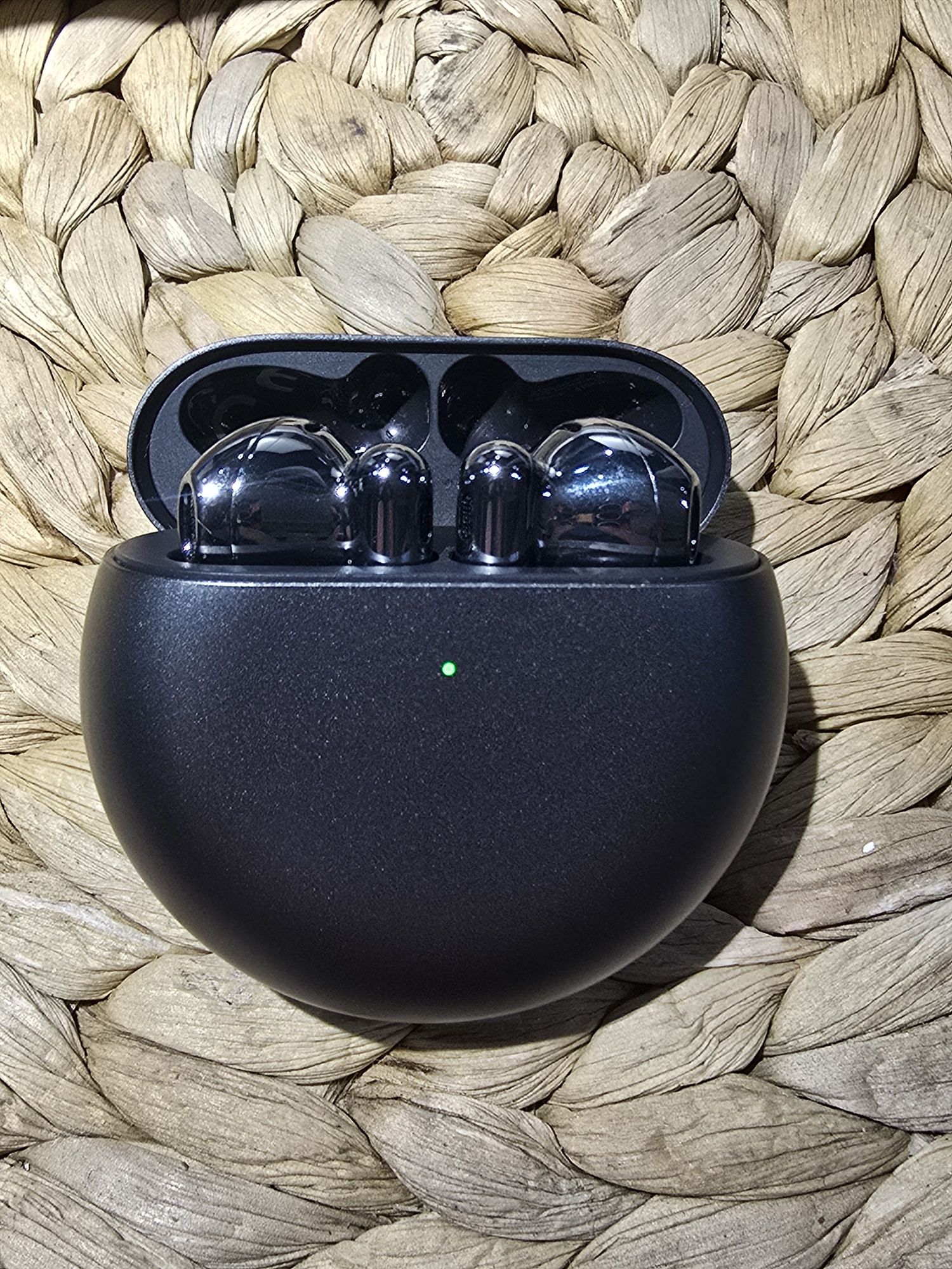 Продам наушники Huawei Freebuds 4