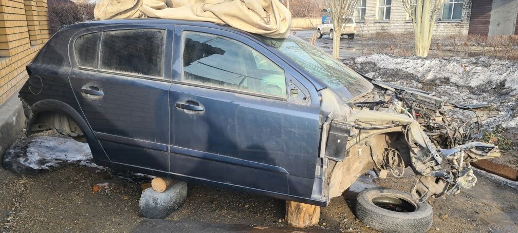 Продам по запчастям opel astra h 2008 года