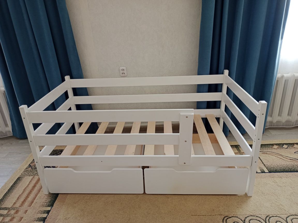 Продам новую детскую кровать из дерева