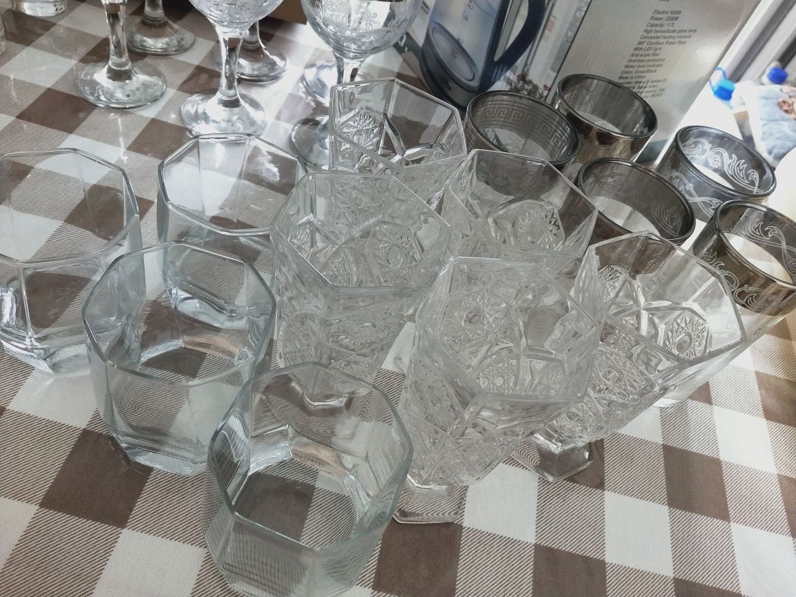 Продам стаканы 13шт и рюмки
