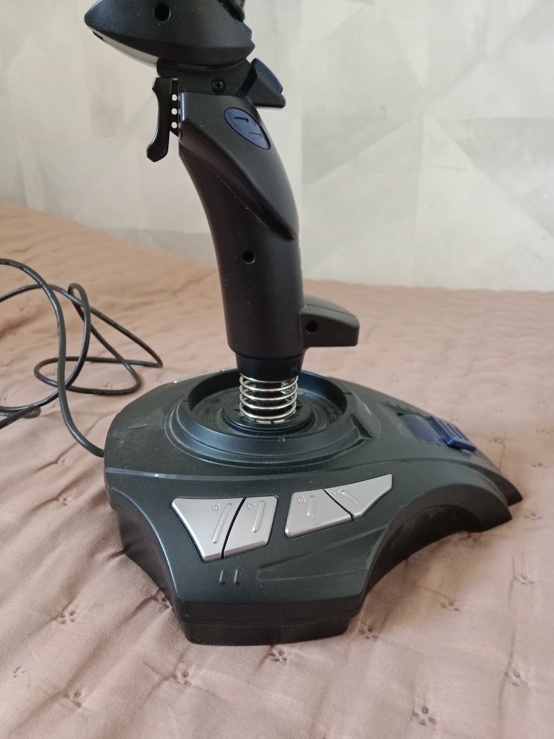 USB контроллер для авиасимуляторов Genius MaxFighter F-16U