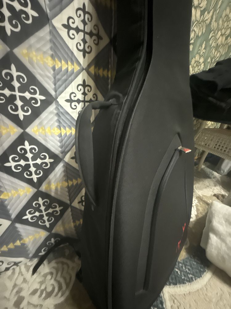 Продам гитару yamaha fs830