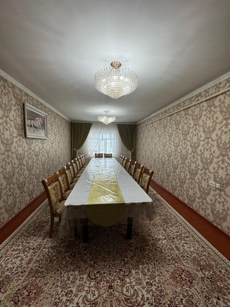 Стол со стульями