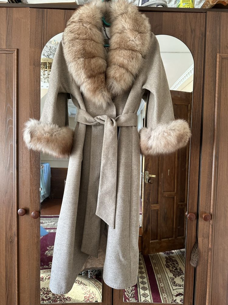 Пальто с мехом.