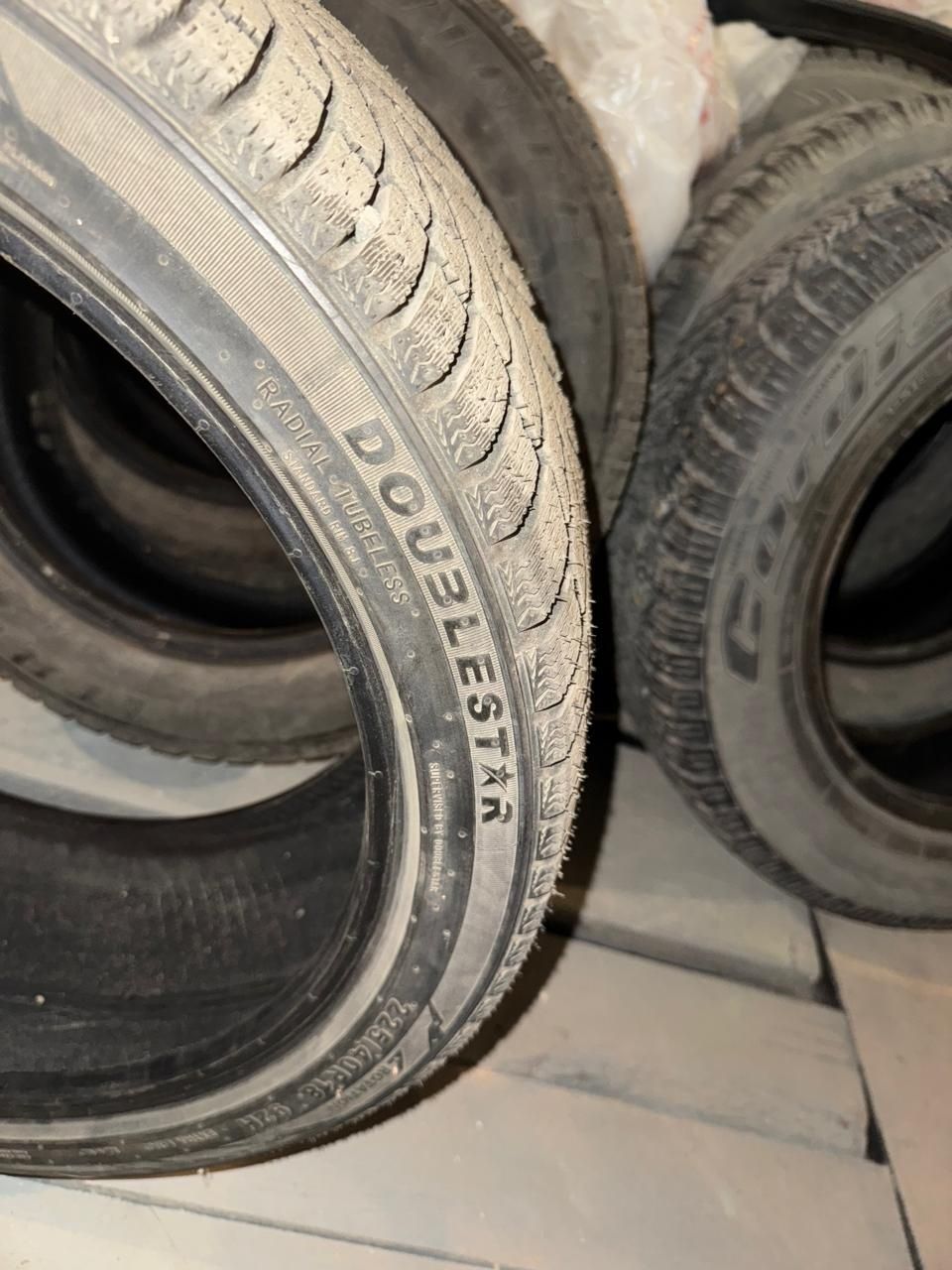 Продам одно почти новое зимнюю резину
