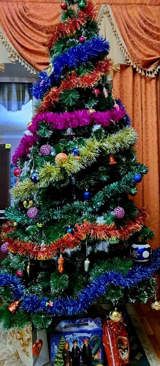 Продам елку с игрушками