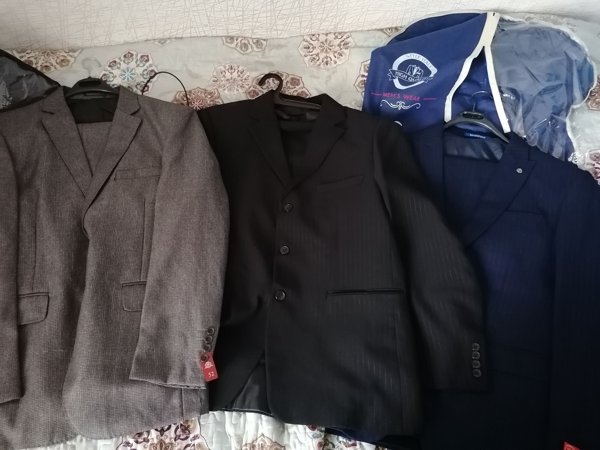Продам костюмы 3 цвета