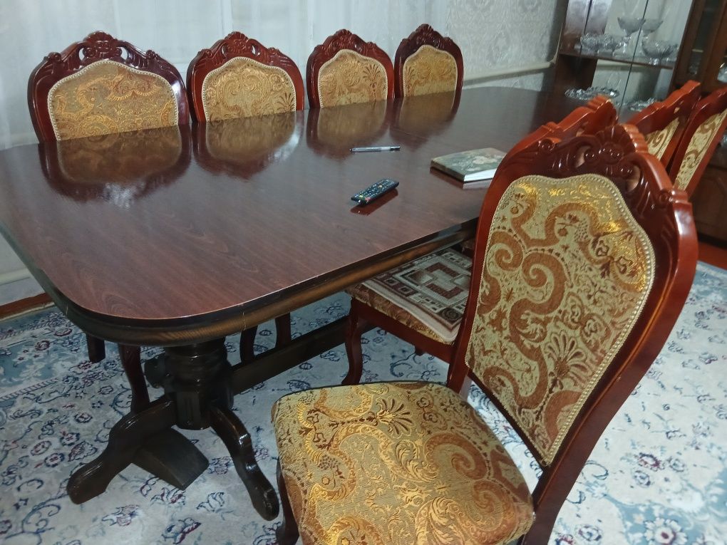Продам б/у диван, стенка, стол со стуьлями, морозильник,+НОВЫЙ ДИВАНН