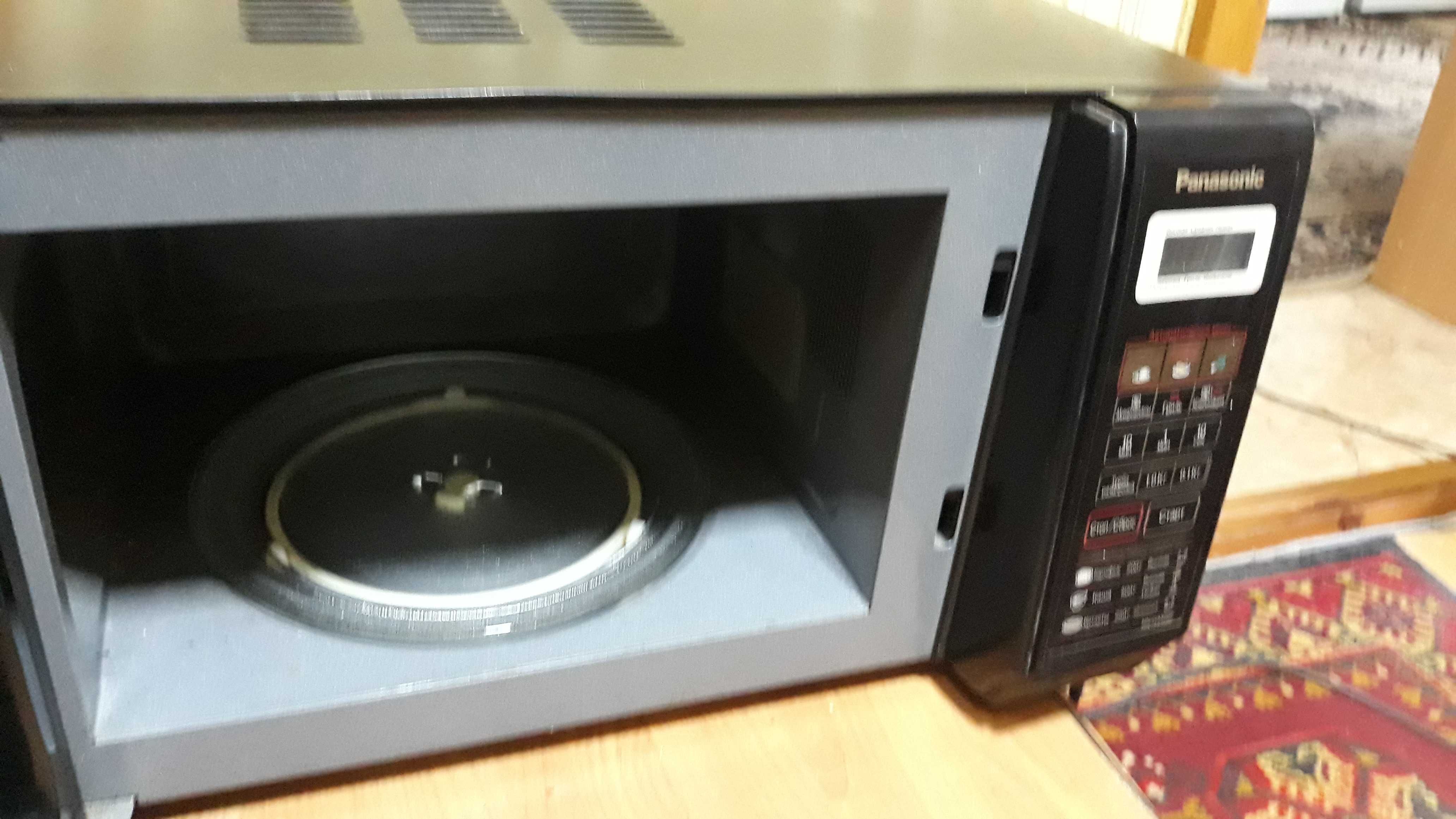 Микроволновка Panasonic с Грилем.