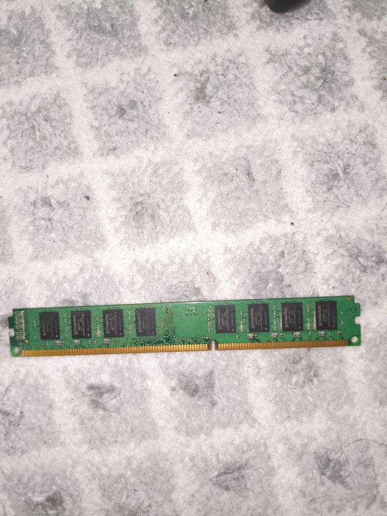 Оперативка kingston