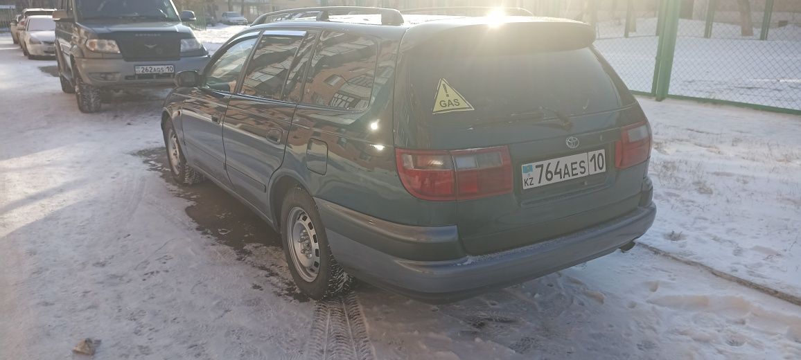 Продам авто Toyota Caldina АКПП полный привод