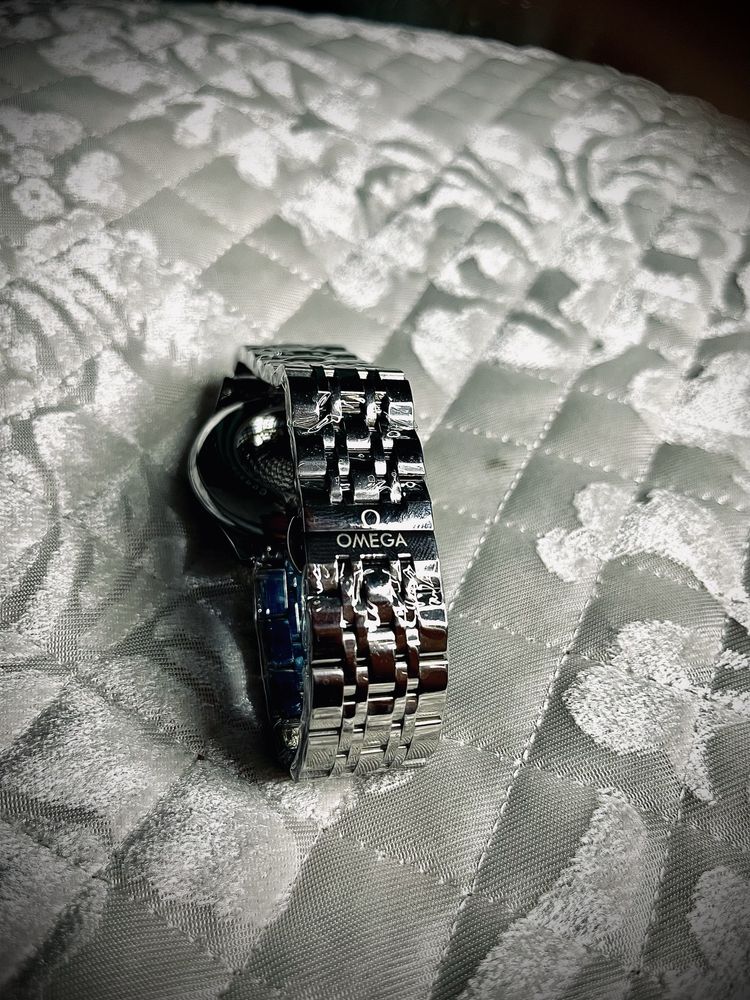 Часы бренда omega