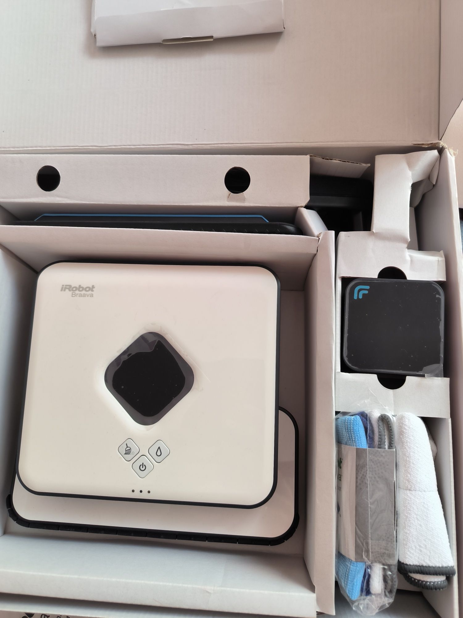 Робот полотерка Irobot Braava 390T