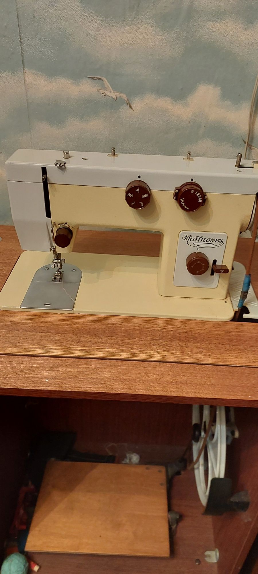 Продам швейную машинку Чайку