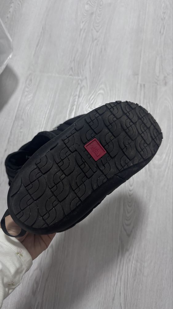 Продам обувь the north face