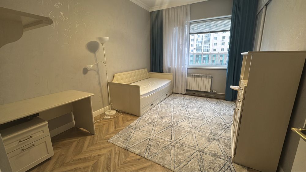 Продаю подростковый гарнитур в отличном состоянии