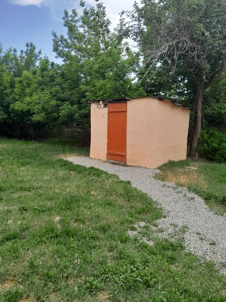 Продаётся дом большим участком  срочно  цена договорная