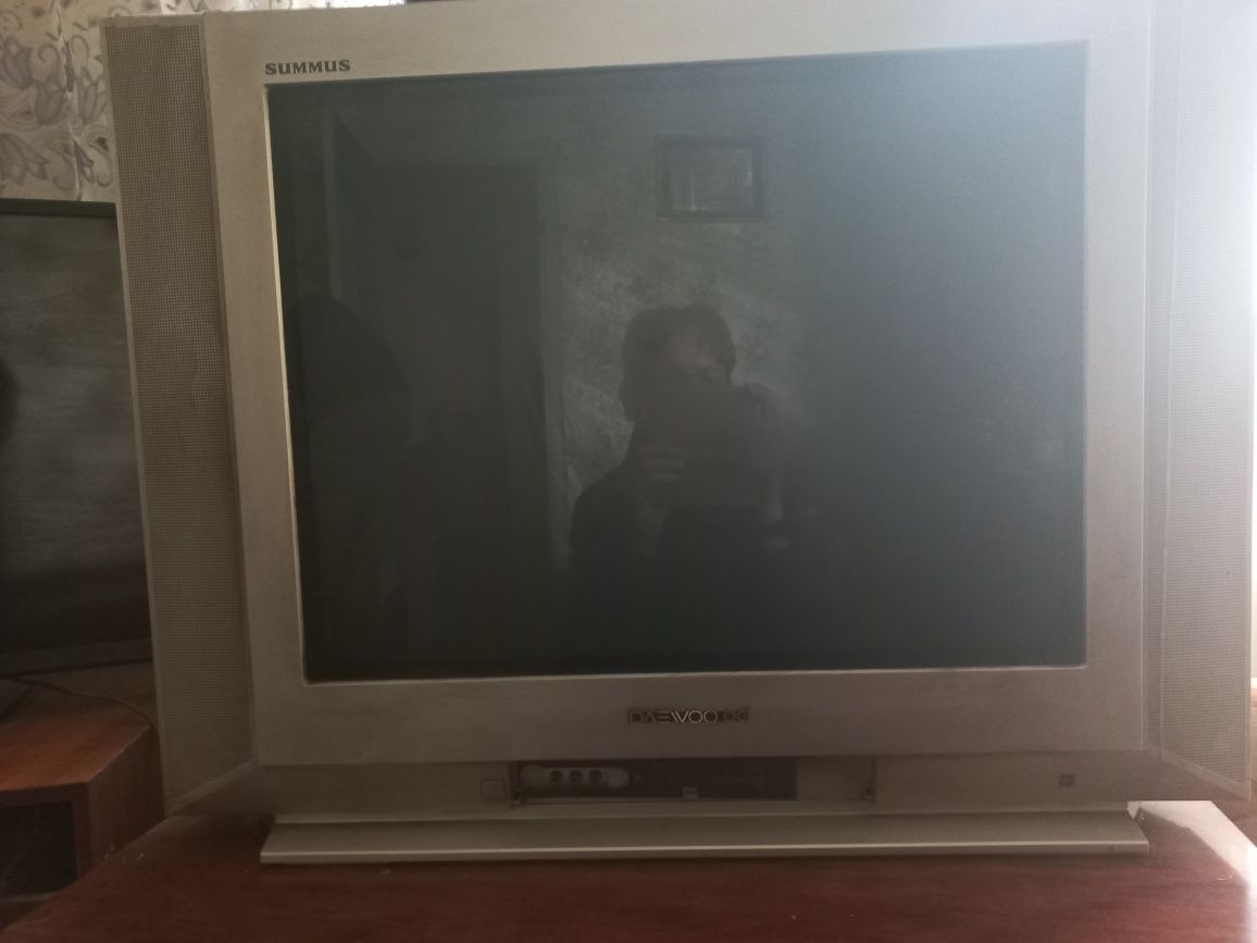Телевизоры Panasonic и Samsung