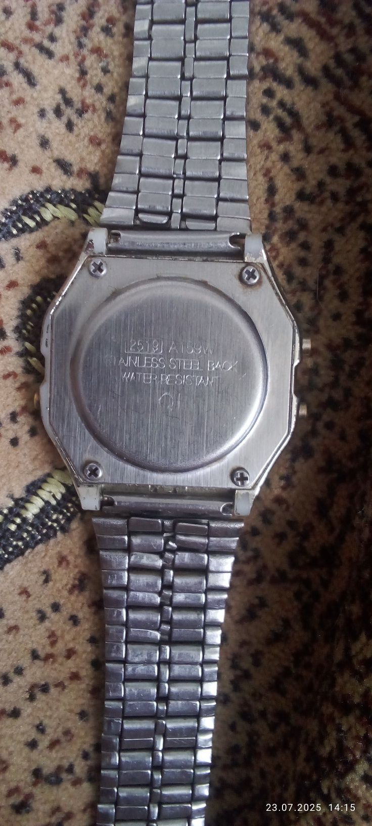 Срочно продам часы CASIO WATER RESISTENT 2519 A159W