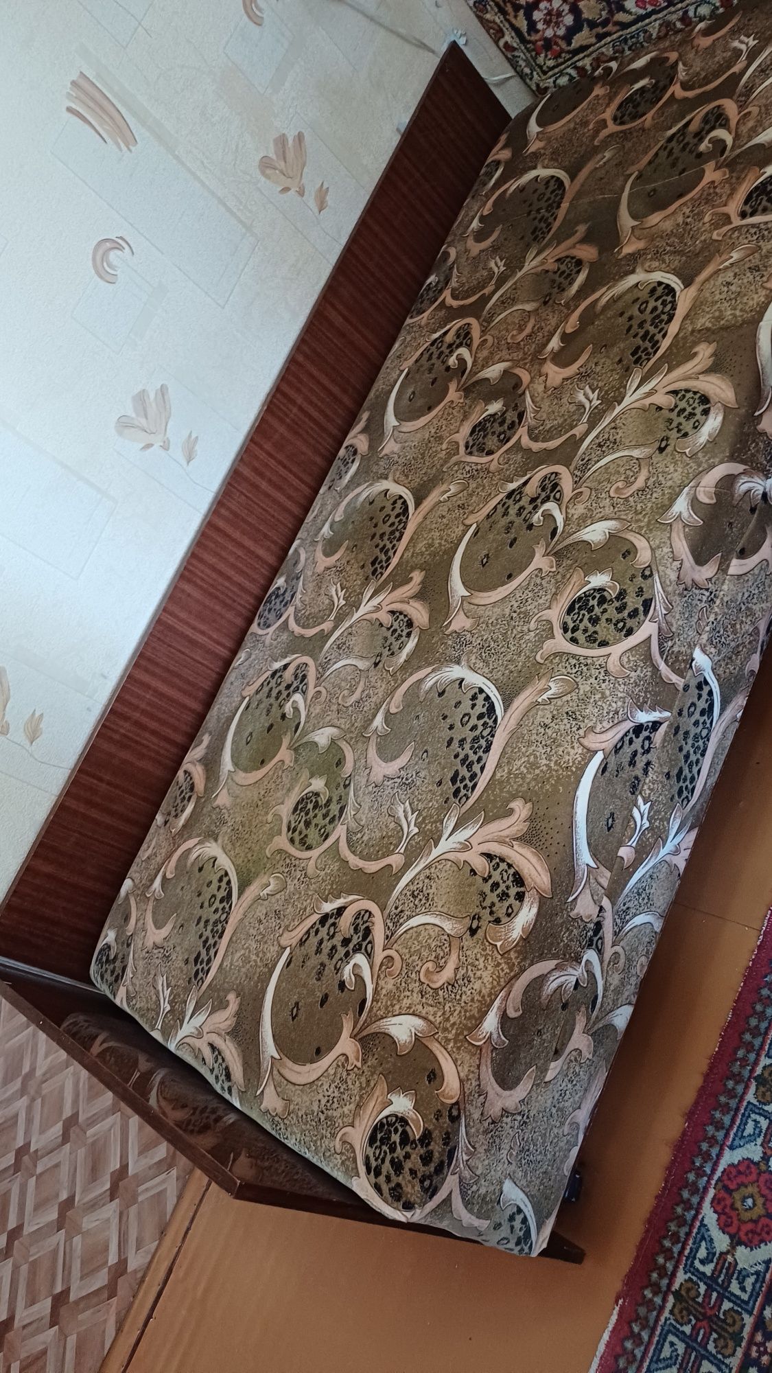 Продам тахту односпальную,б/у
