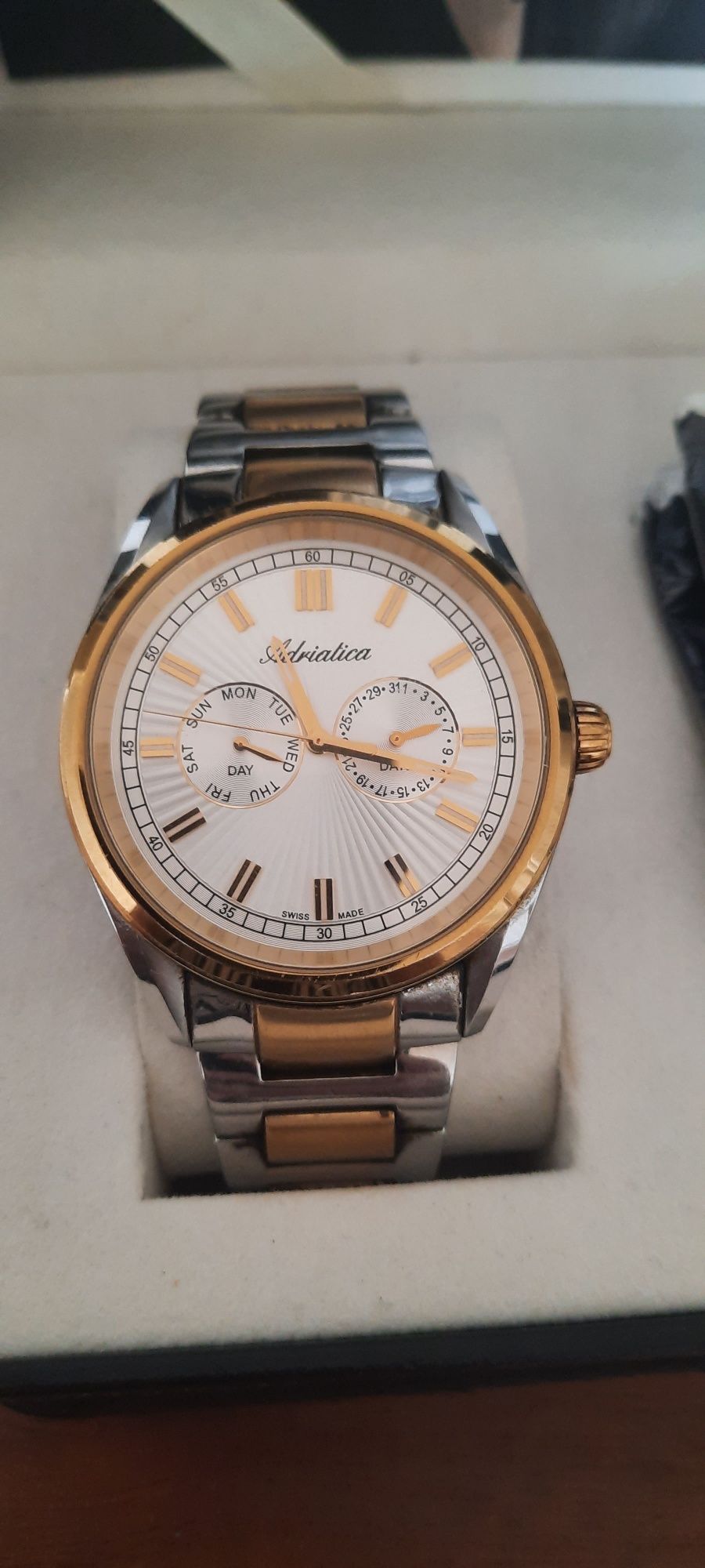 Продам часы Adriatica