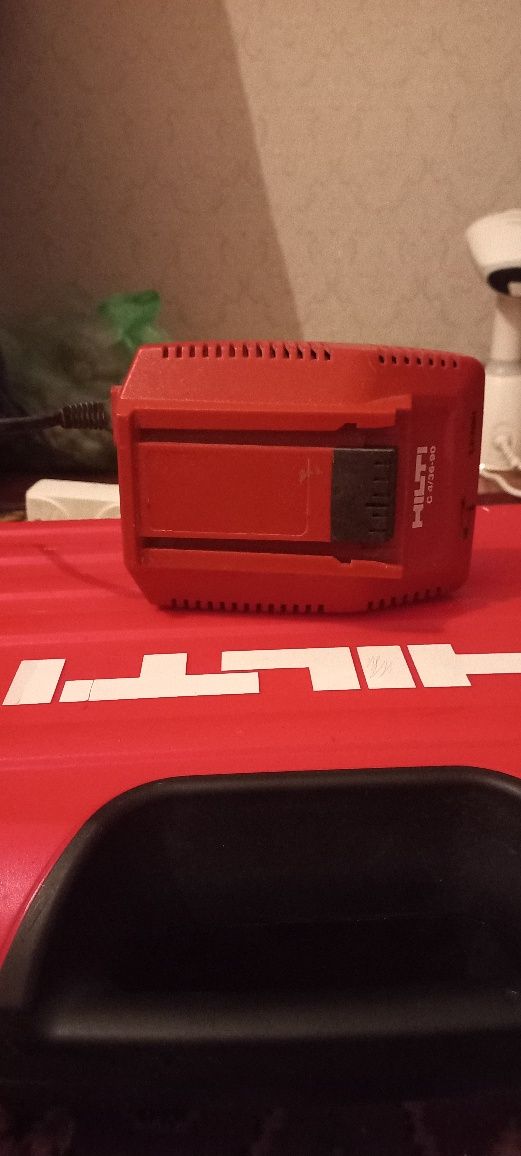 HILTI Шурупаверт и дрель, жағдайы жақсы.