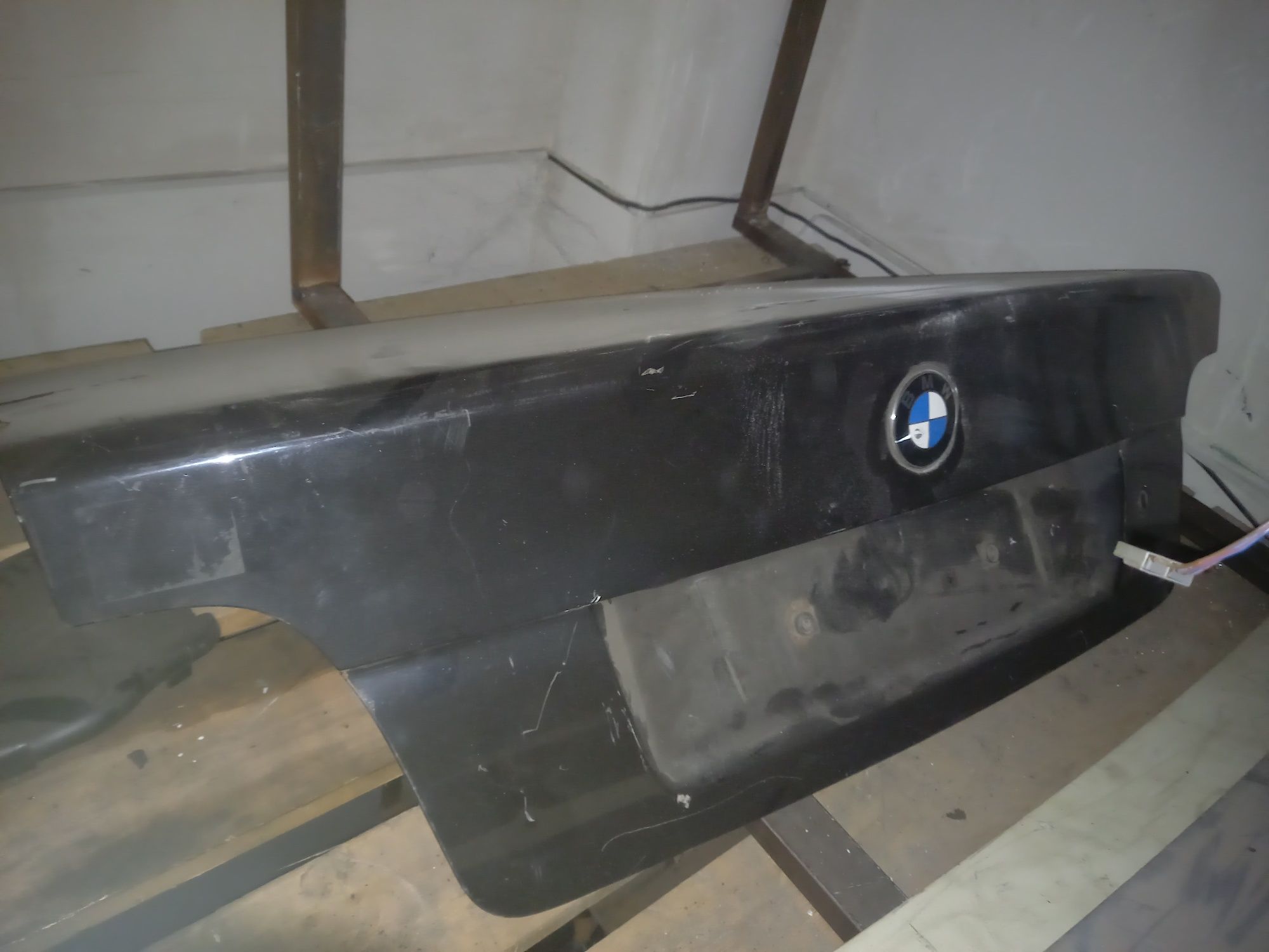 Крышка багажника на BMW E39 из Германии
