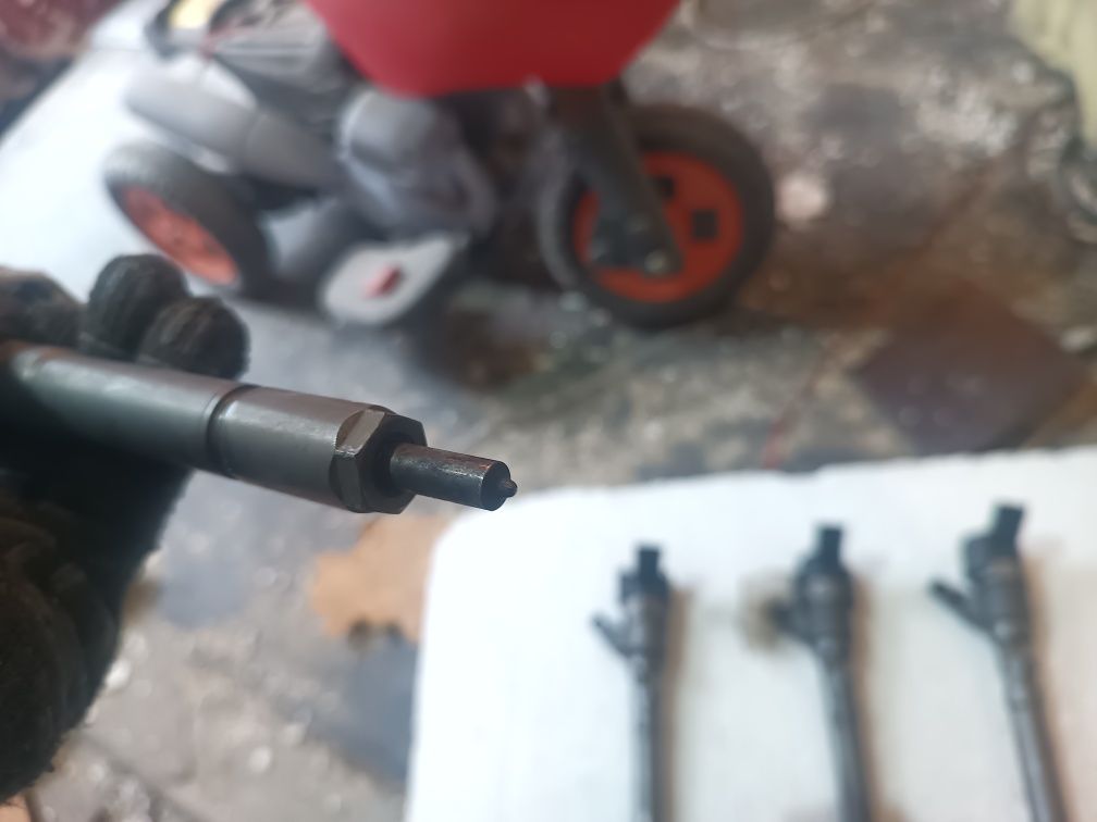 Продам 4 форсунки common rail D4ea
