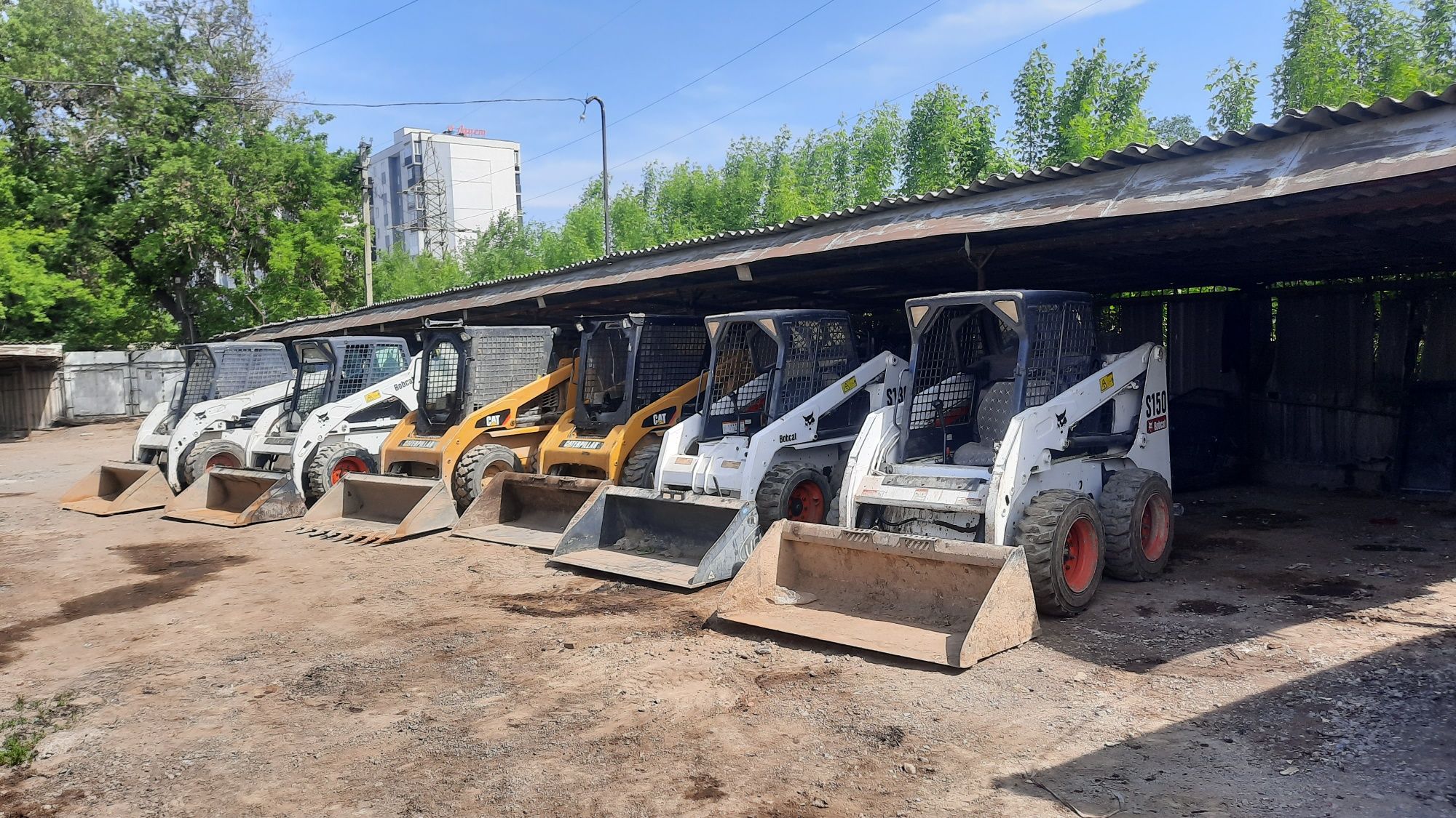 Аренда и услуги мини-погрузчик Bobcat,бобкат, мини погрузчик, каток 3т