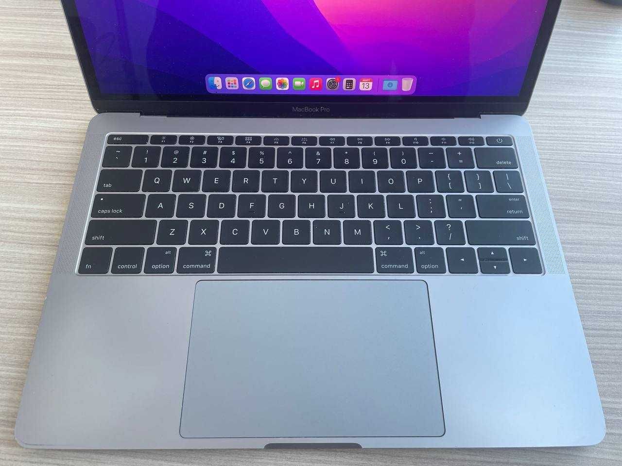Продам Macbook Pro 13 2016 макбук про 256 Gb абсолютно новая батарея