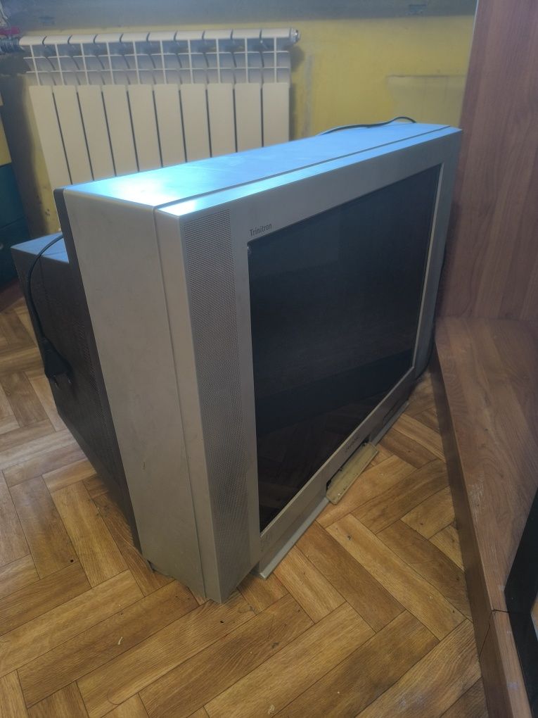 Продам 2 телевизора за символическую плату