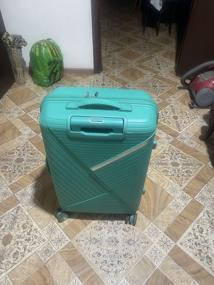 Новый дорожный чемодан