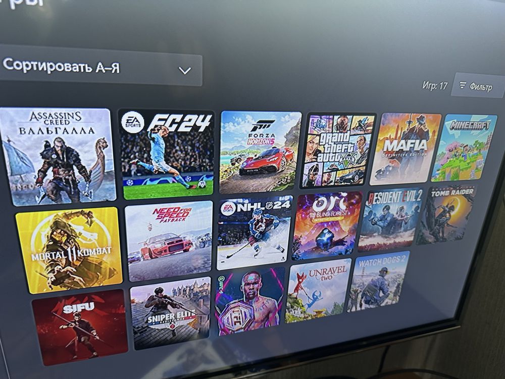 Xbox One X 1TB+17 игр +2  джойстика
