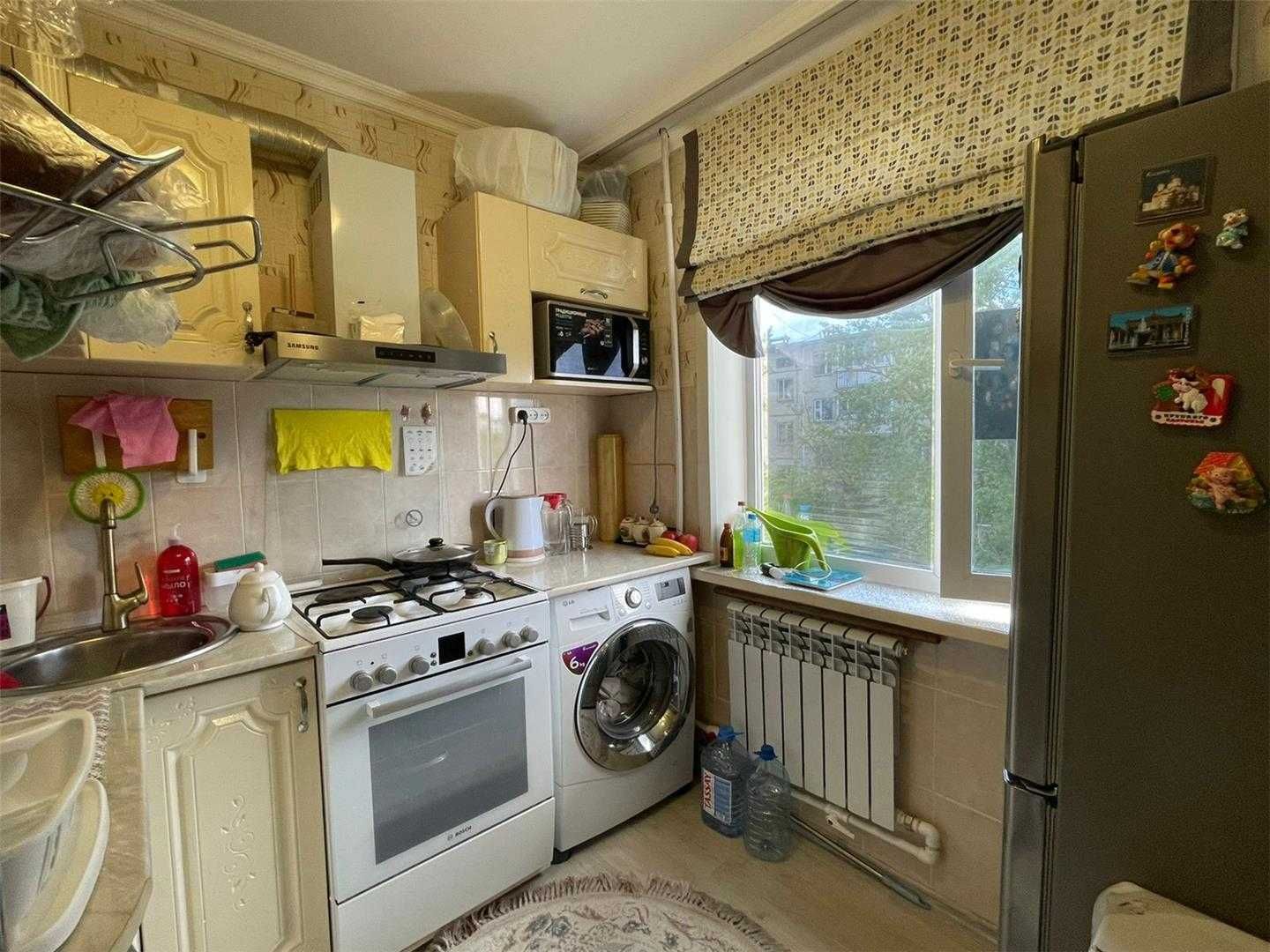 Продам 2х комн квартиру на 3 мкр средний этаж не угловая