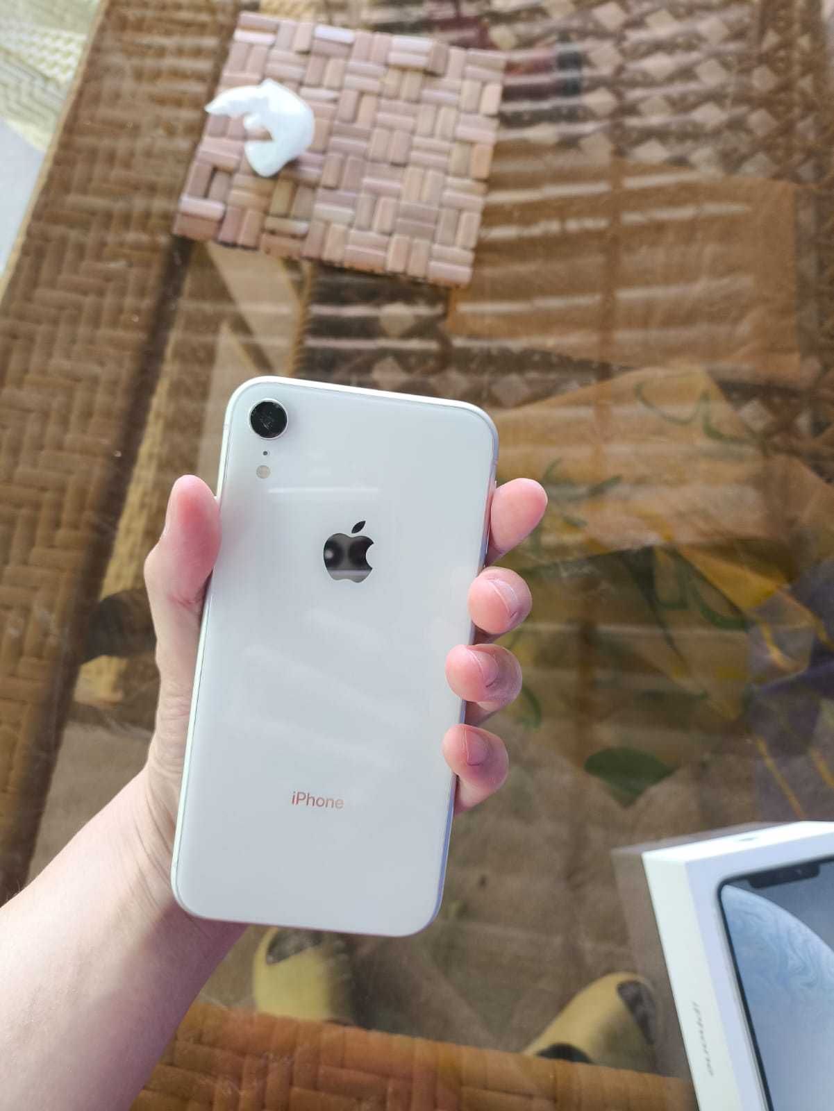 iPhone XR 128 Gb белый