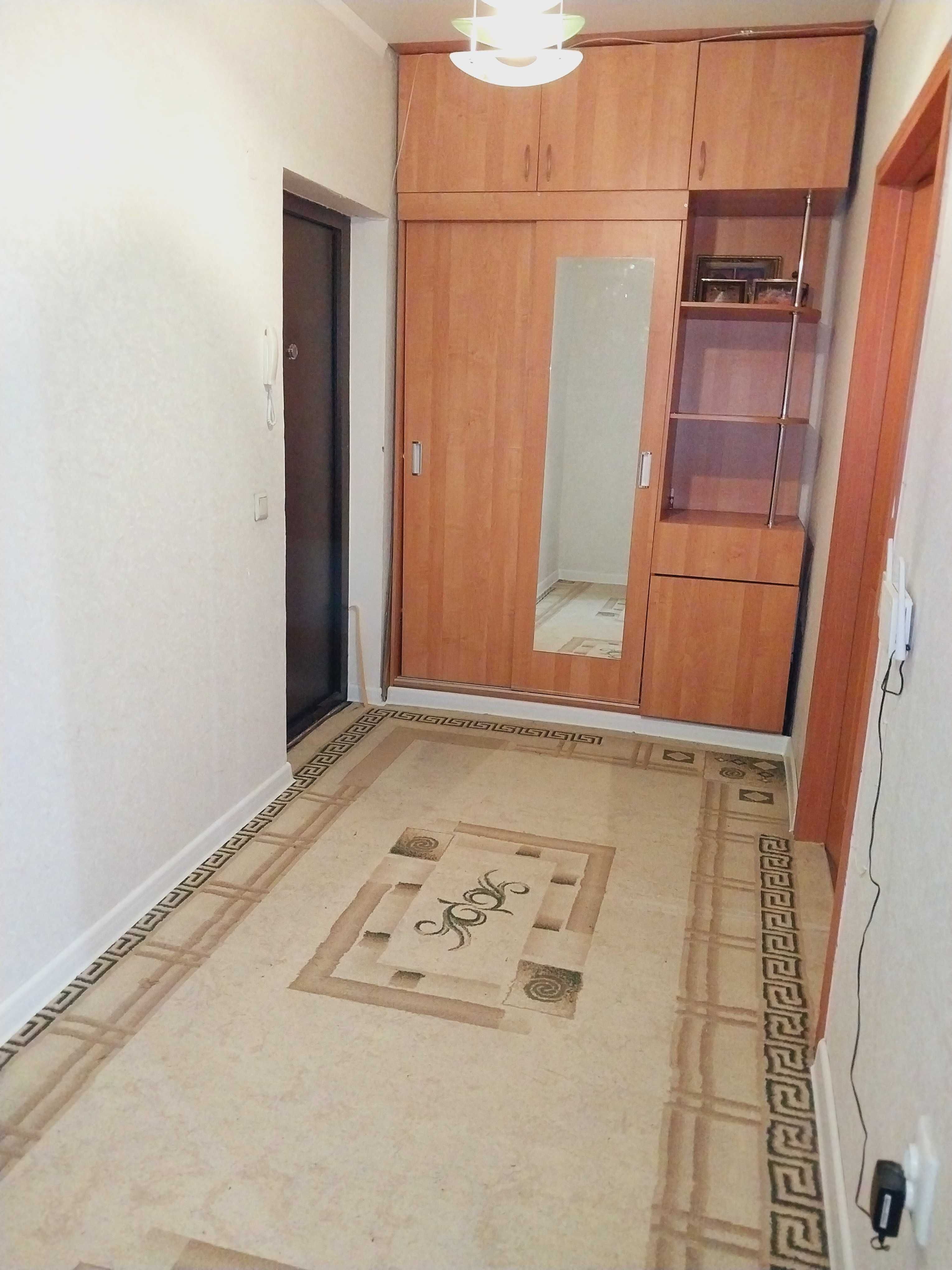 Продам 2-х Комнатную  Квартира  мкр Каратал