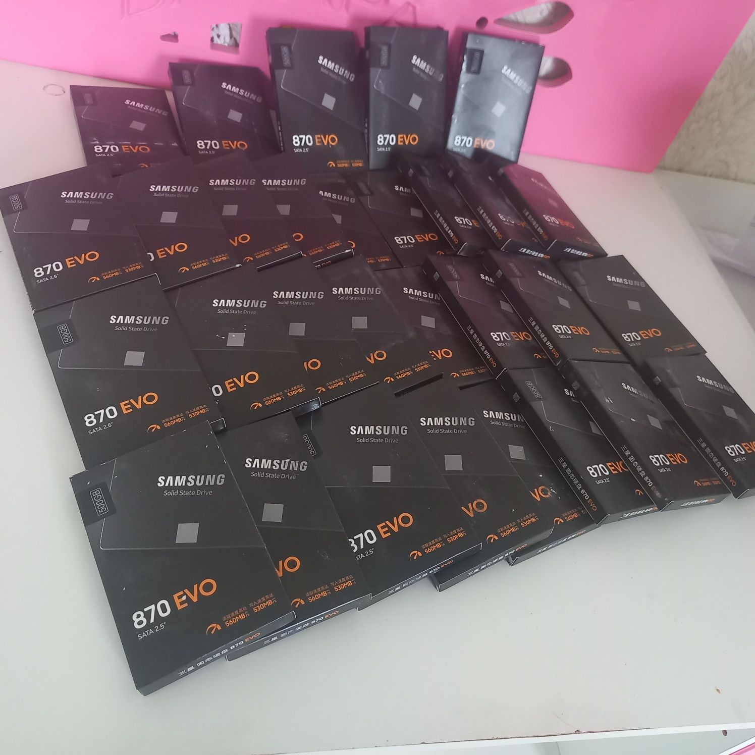 SSD. Жесткий диск. Накопитель. Флэшка. Нокопитель